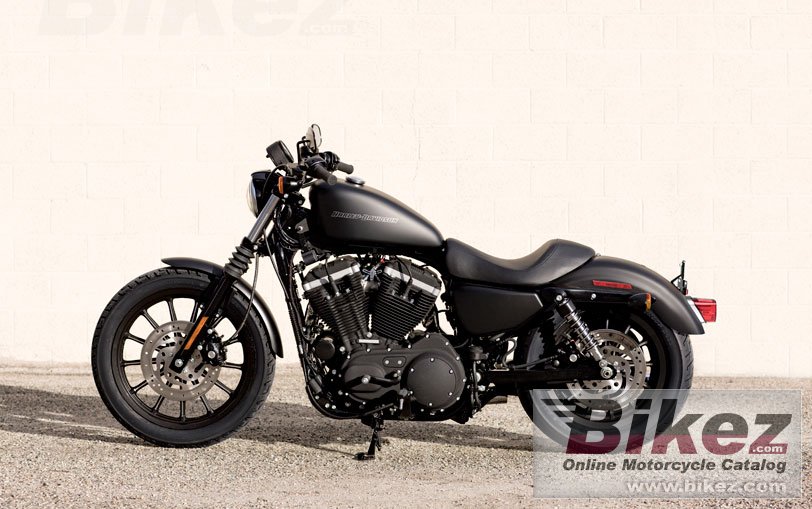 Harley Davidson Sportster Iron 883 Dark Custom