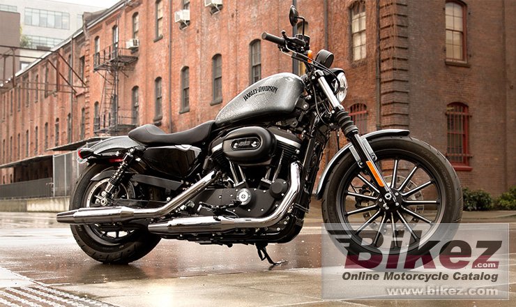 Harley Davidson Sportster Iron 883 Dark Custom