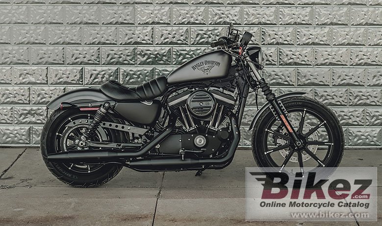 Harley Davidson Sportster Iron 883 Dark Custom