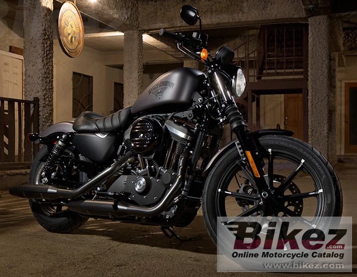 Harley Davidson Sportster Iron 883 Dark Custom