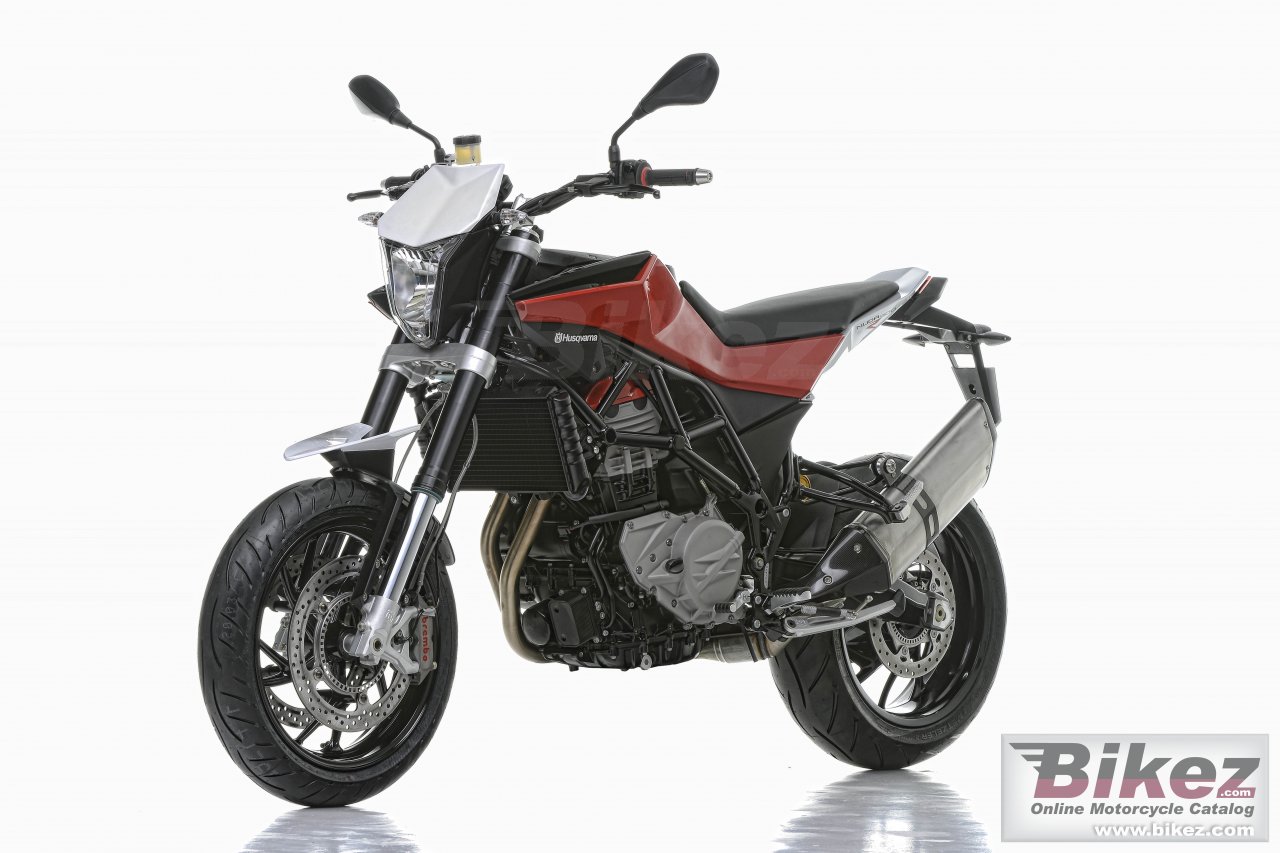 Nuda 900R